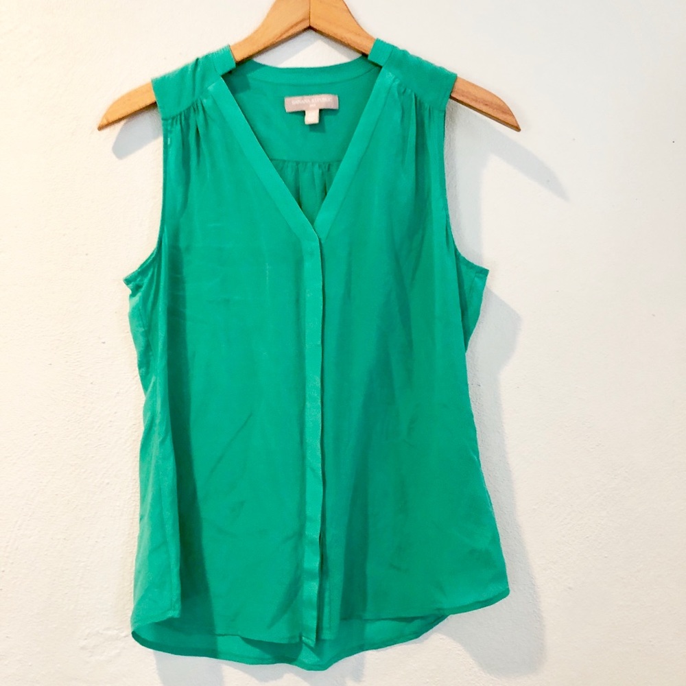 •• Banana Republic •• silk sleeveless blouse
